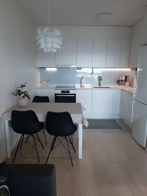 Upea Kaksio Naesijaerven Rannalla Tampere Esterno foto